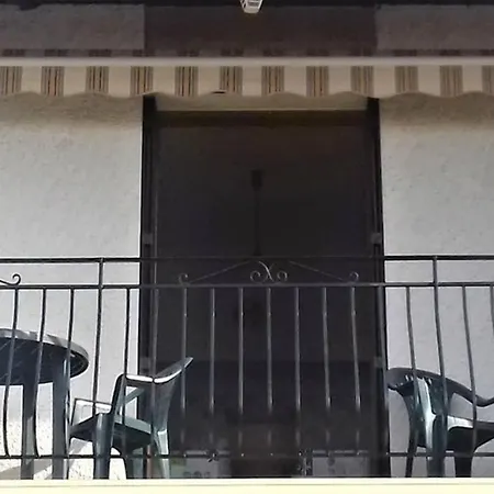 Apartment Spacieux Proche Centre Et Piscine