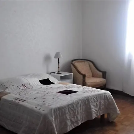 Apartment Spacieux Proche Centre Et Piscine
